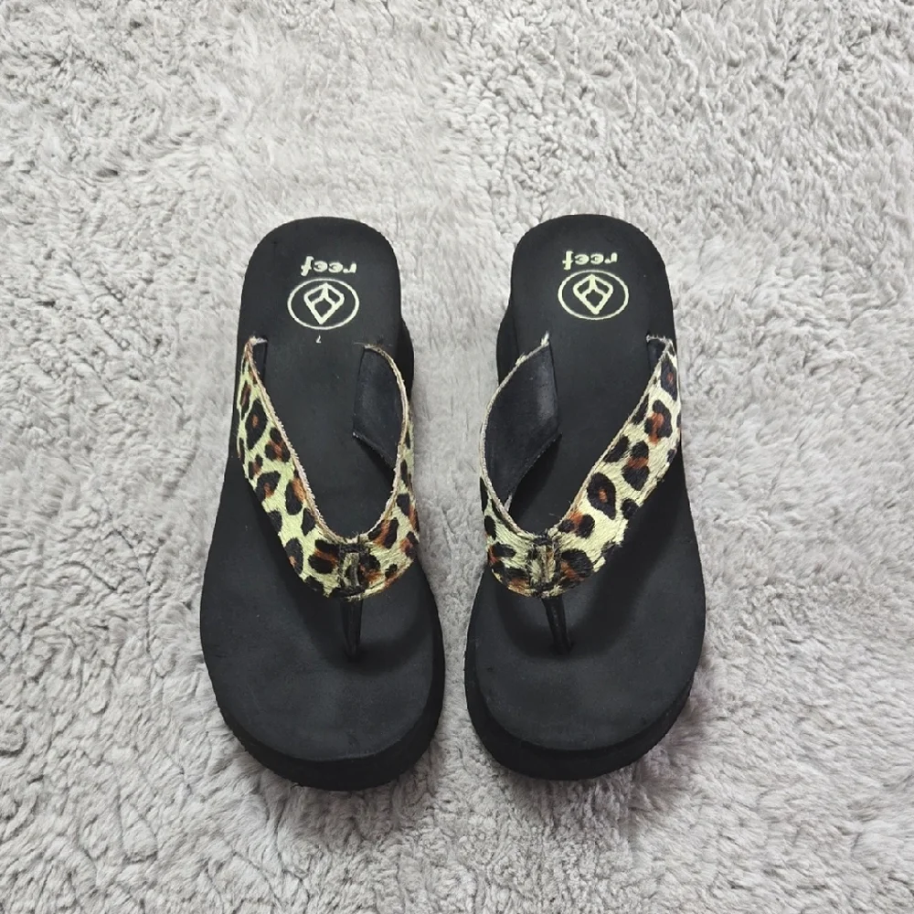 Reef Y2K black animan print platforms sandals size 7